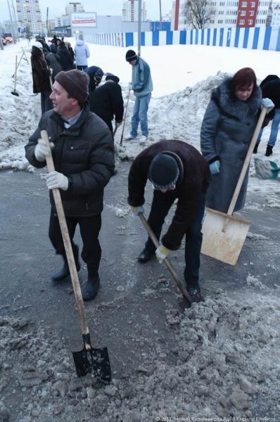 "В руки - лопаты-2": фоторепортаж "Нового Калининграда.Ru"