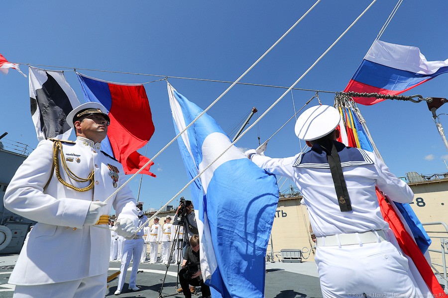 Трудный путь во флот: на БДК «Иван Грен» подняли Андреевский флаг