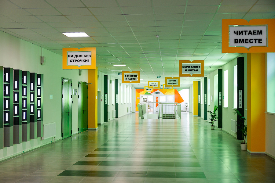 С военным оркестром и под «Катюшу»: в Калининграде открыли самую большую школу