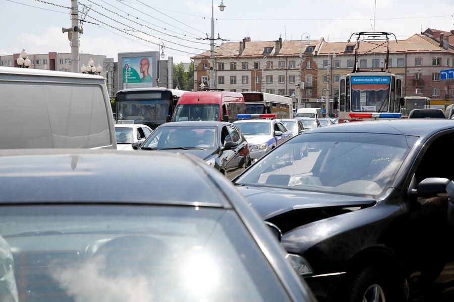 Не разъехались: крупная авария в центре города 