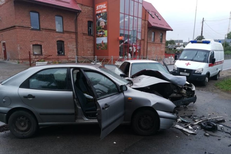 При «лобовом» столкновении под Нестеровом пострадала женщина