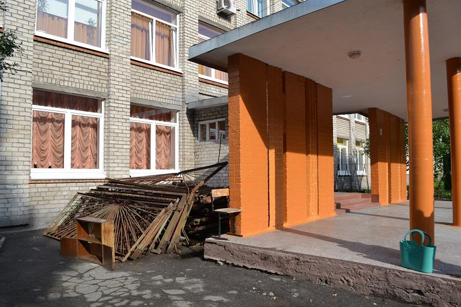 Родители о школе №46 Калининграда: пришкольная территория в плачевном состоянии (фото) 