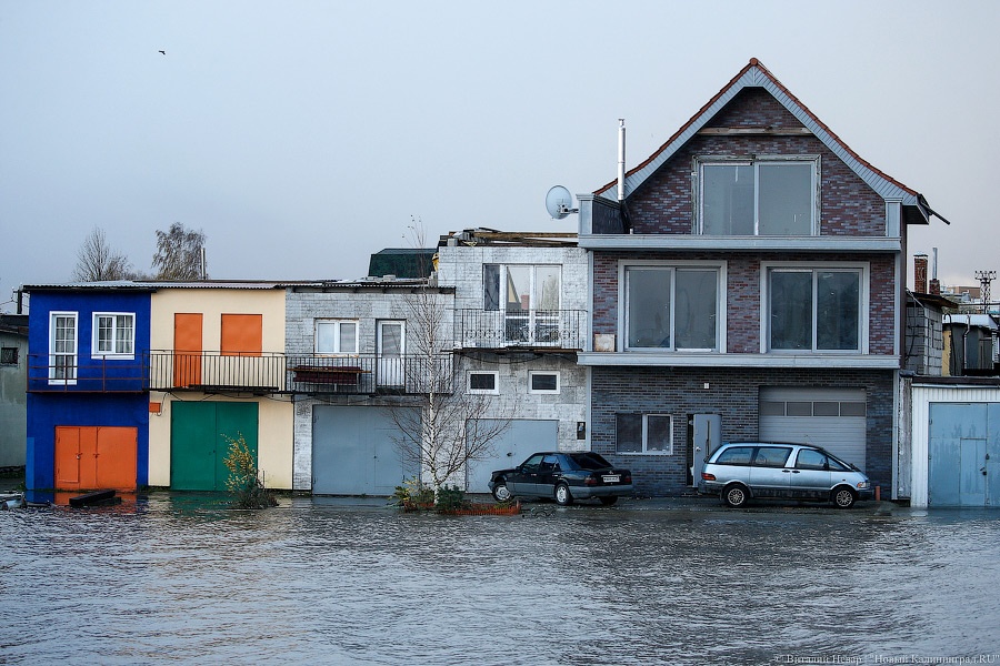 И Остров плывет: что происходит в «сезон дождей» у нового стадиона