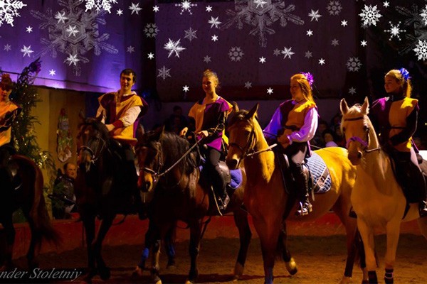 Не пропустите новогоднее цирковое представление в конном центре «Каприоль»