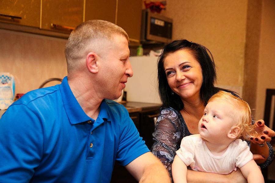 Ольга и Сергей с дочкой-близнецом Викой