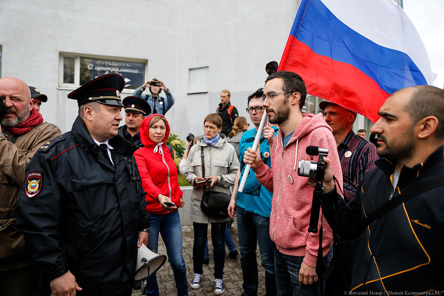 Утки-мандаринки: в Калининграде прошло шествие против коррупции