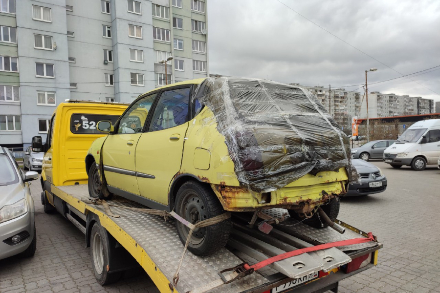 С начала года в Калининграде вывезли на спецстоянку 10 брошенных автомобилей