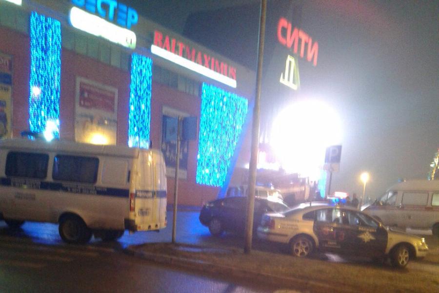 Очевидцы: в Калининграде «заминировали» ТЦ «Сити» (фото)