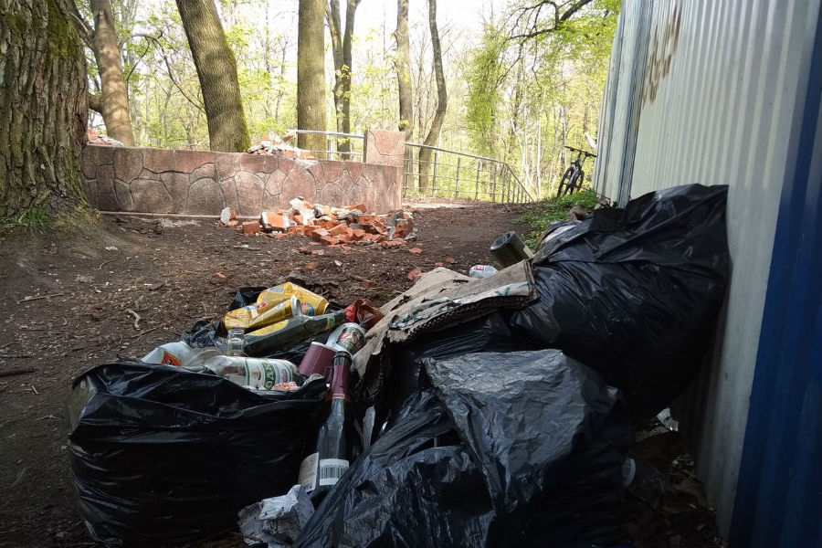 В Калининграде разрушается памятник профессорам «Альбертины» (фото)