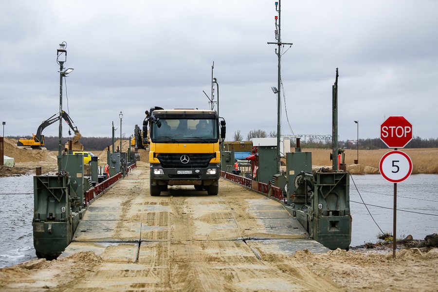 Суд продлил арест главам холдинга, отсыпавшего песок под стадионом в Калининграде