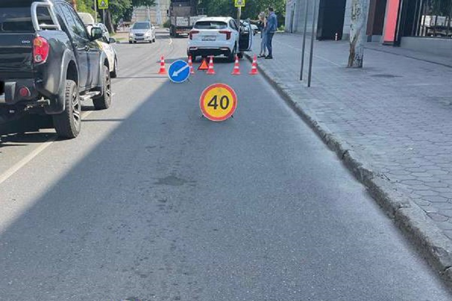 В Калининграде велосипедист попал в ДТП, не уступив дорогу авто на перекрестке (фото)