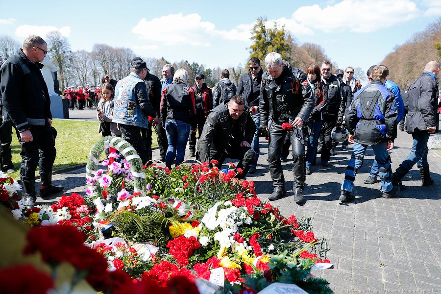 Российские байкеры в Польше: в Бранево почтили память павших солдат