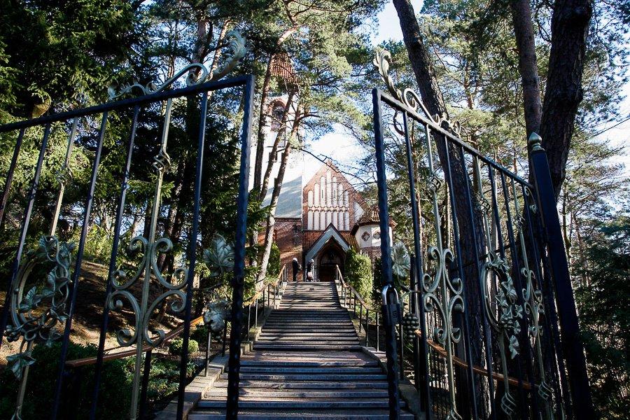 Неизвестные надгробия: храм Серафима Саровского в кирхе Раушена