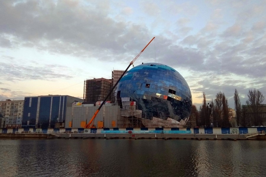 Треть стекол для нового корпуса Музея Мирового океана оказалась бракованной