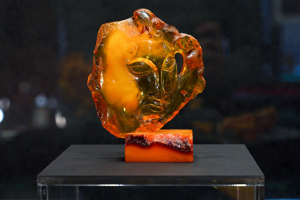 Из любви к красоте и свету: чем уникальна выставка Брасюнаса в Музее янтаря