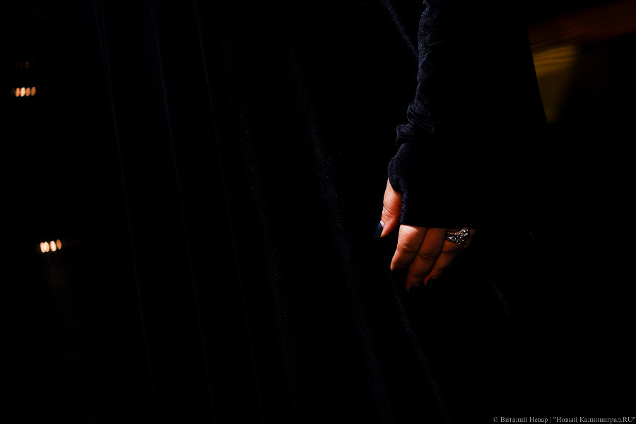 Любовь и жизнь: во Фридрихсбургских воротах выступила солистка Михайловского театра (фото)