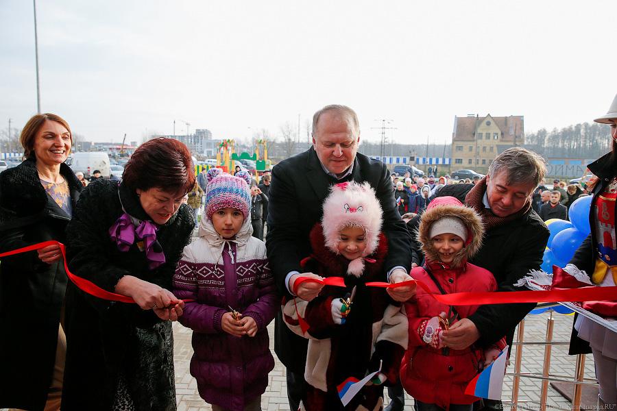 Чиновники против молодежи: как губернатор новый ФОК в Зеленоградске открывал