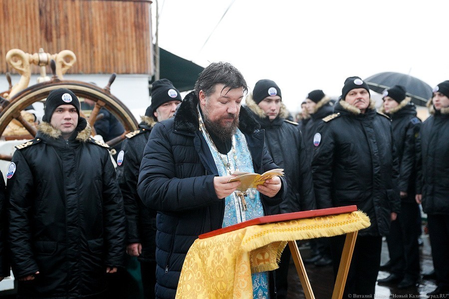 Ураган в паруса: «Крузенштерн» и «Седов» проводили в кругосветное плавание (фото)