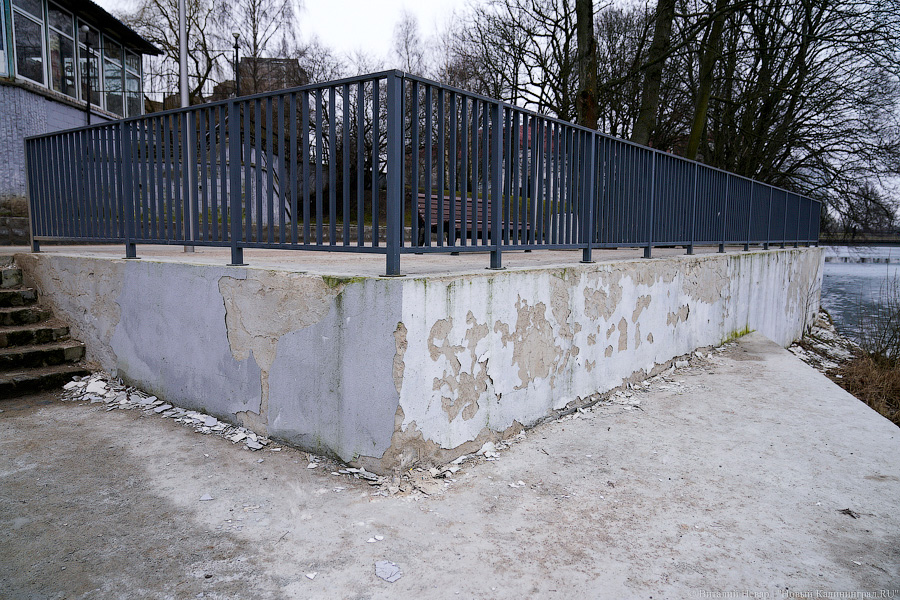Обвалившаяся штукатурка и не только: благоустроенный за миллионы Нижний пруд после зимы