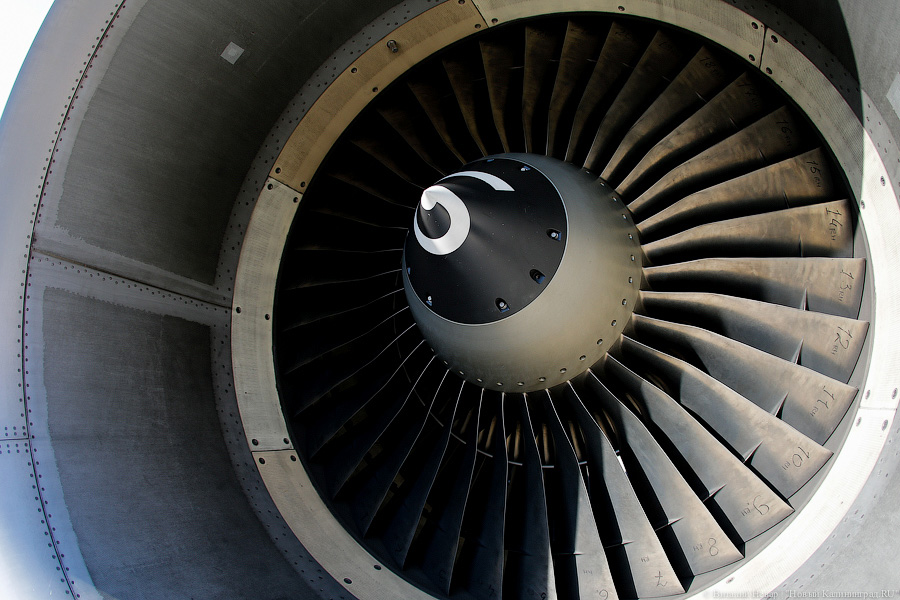 В Подмосковье упал Sukhoi Superjet 100 — погибли два пилота и бортпроводник