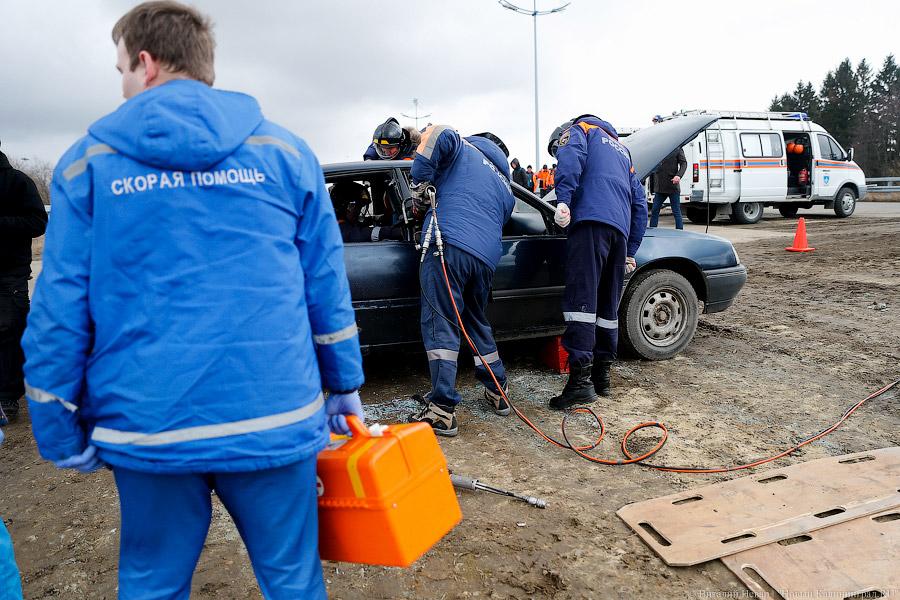 ДТП со зрелищным финалом: под Калининградом прошли учения спасателей