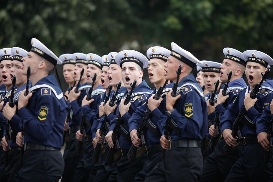 На верность Родине: 300 курсантов БВМИ приняли военную присягу