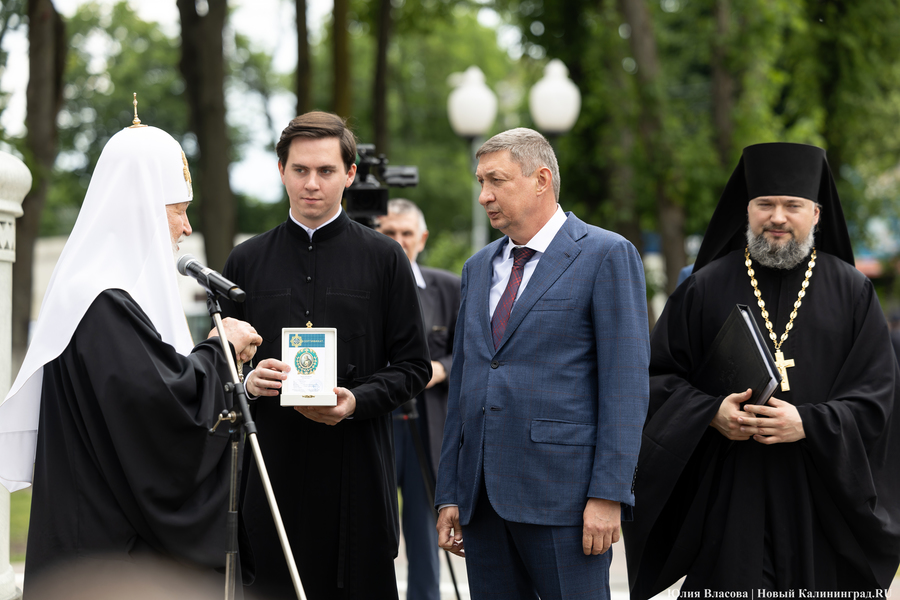 Кирилл и Владимир: глава РПЦ провел в Калининграде богослужения и освятил новый памятник (фото)