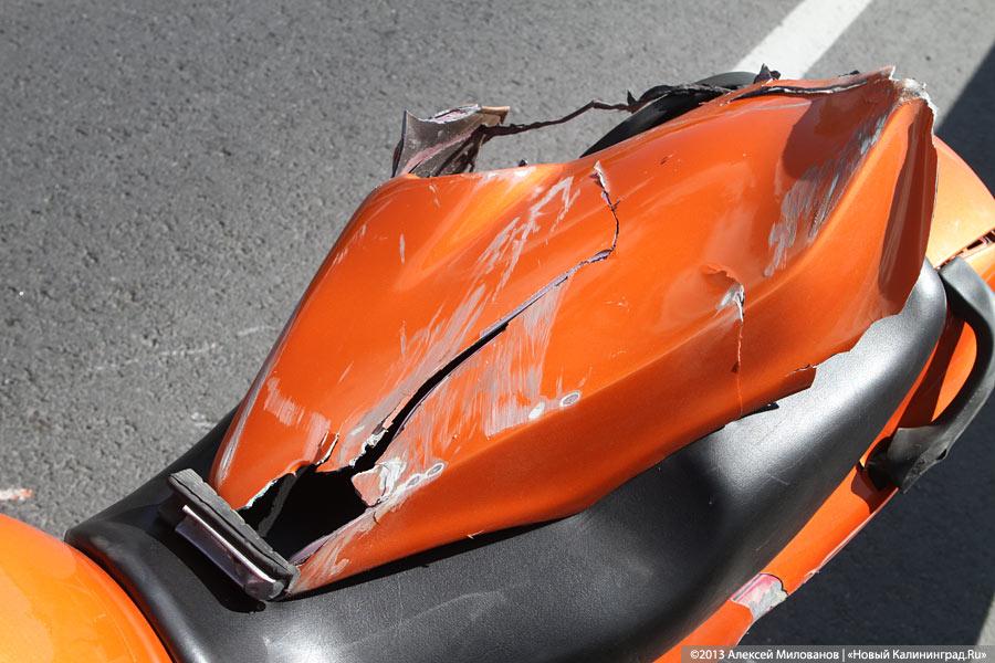 На второй эстакаде разбился мотоциклист, мотоцикл проехал ещё 300 метров (фото)