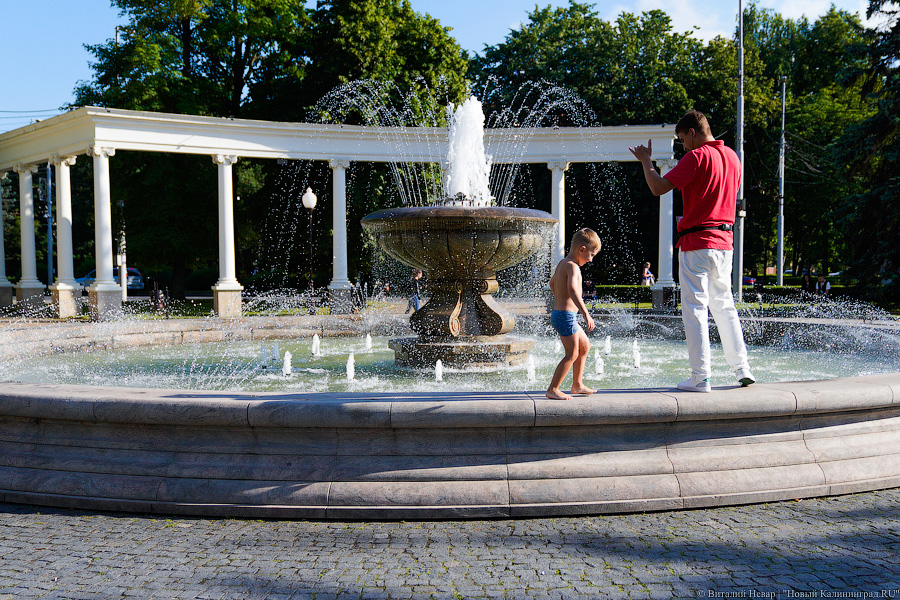 Футуролог Пётр и машина времени: «Фестивальная дирекция» представила спектакль-прогулку 