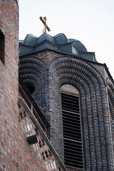 Автомастерская, фабрика, церковь: как строили и восстанавливали Кирху Креста на Острове