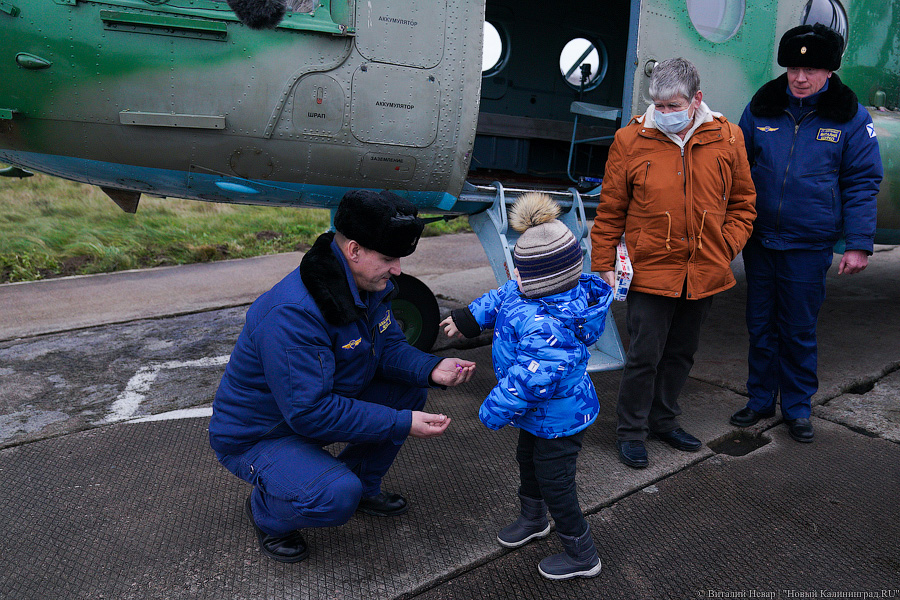 Полет в подарок: летчики Балтфлота исполнили мечту тяжелобольного 6-летнего мальчика