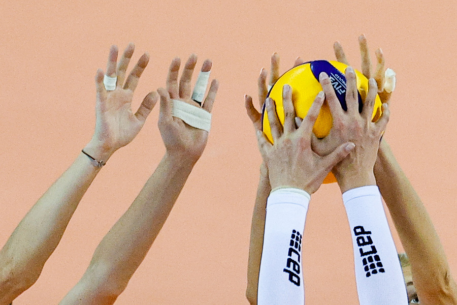 Интрига до последнего мяча: калининградский «Локомотив» сразился с ФТ «Сириус» (фото)