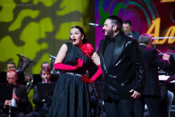 Оркестр и молодые солисты филармонии исполнят шлягеры 70-90-х 