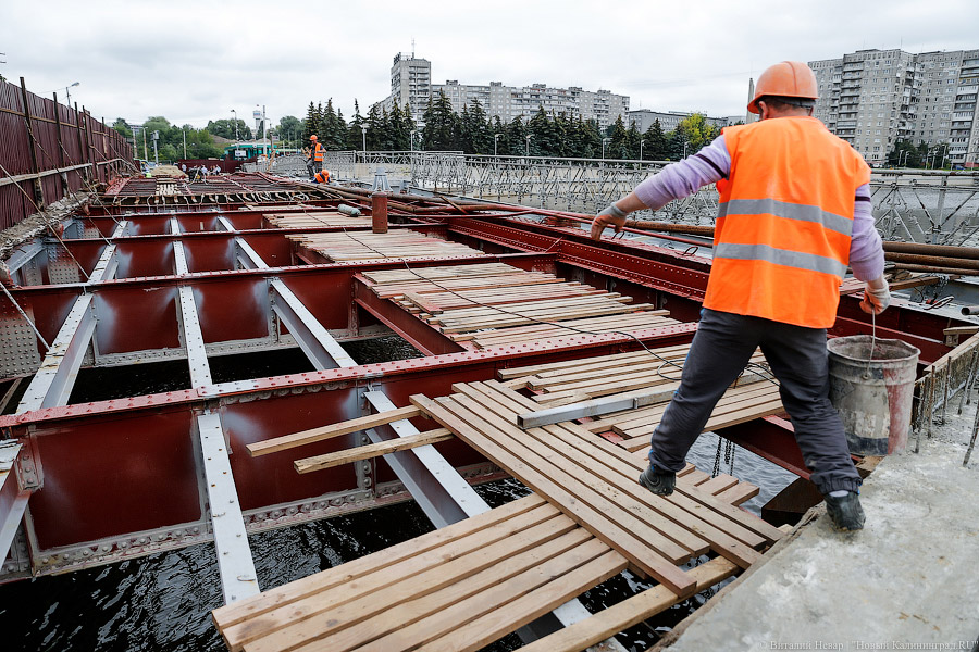 Подарок мэру: как строители успевают ремонтировать Деревянный и Высокий мосты