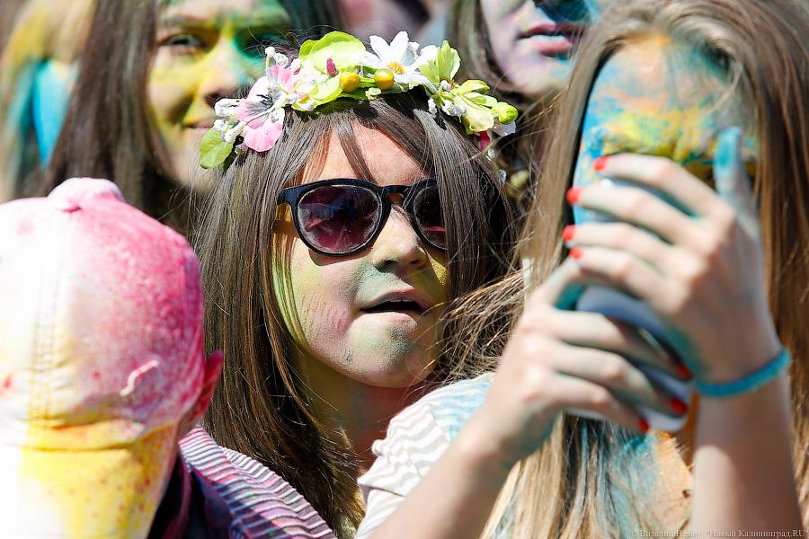 Порошок — уходи: в чём успех Холи и почему его так активно продвигают