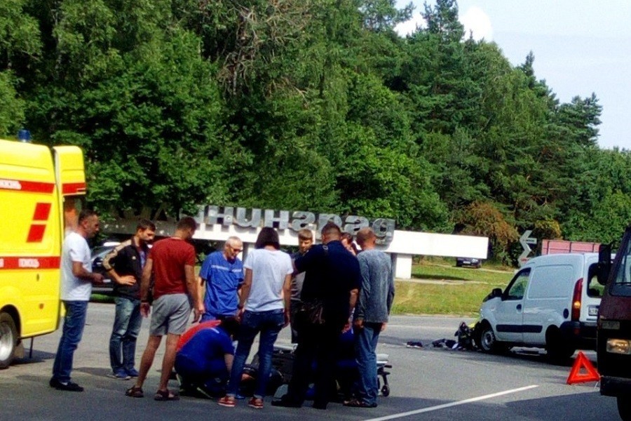 На Окружной в ДТП пострадал мотоциклист, его увезла скорая (фото)