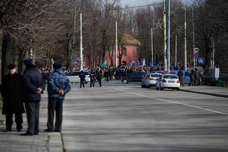 «И снова победа»: возложение венков и цветов на мемориале 1200 воинам-гвардейцам 