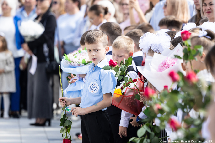 «День без рюкзака»: в новой школе на Благовещенской прозвенел Первый звонок
