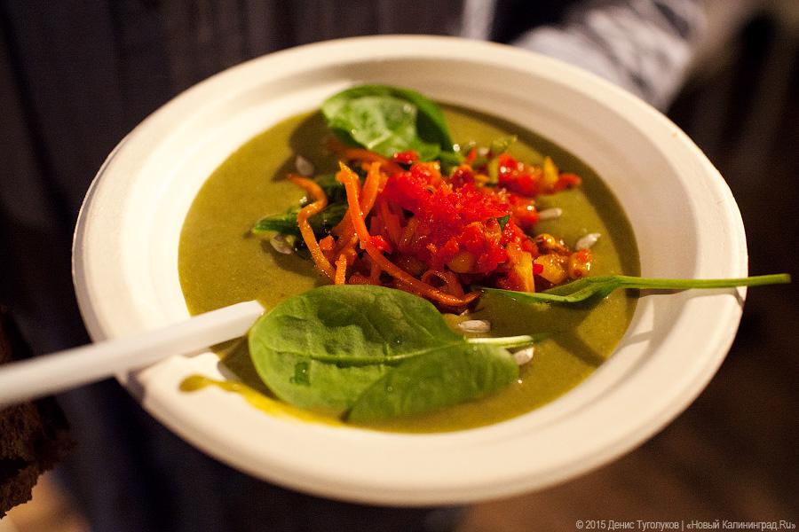 Суп с горошком и «янтарные» роллы:  «International lunch» в «Воротах»