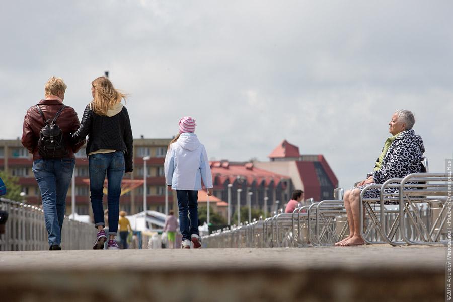 Машина «по потребности»: польский агрегат начал чистить песок на пляже Зеленоградска