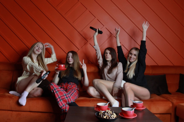 Раскрась свою реальность: яркие праздники с клубом развлечений VRoom