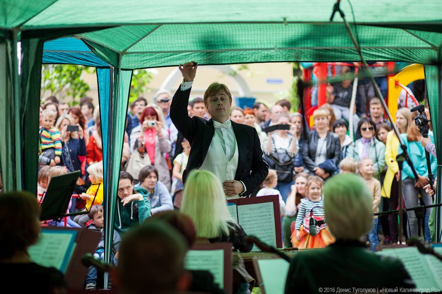 Музыка под балконом: в Калининграде прошёл фестиваль «Когда звучат улицы»