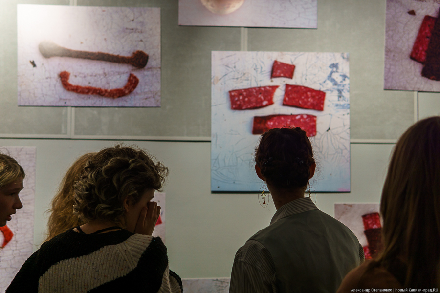 Хлеб, колбаса и «Синие носы»: в Калининграде открылся «Кухонный супрематизм» (фото)