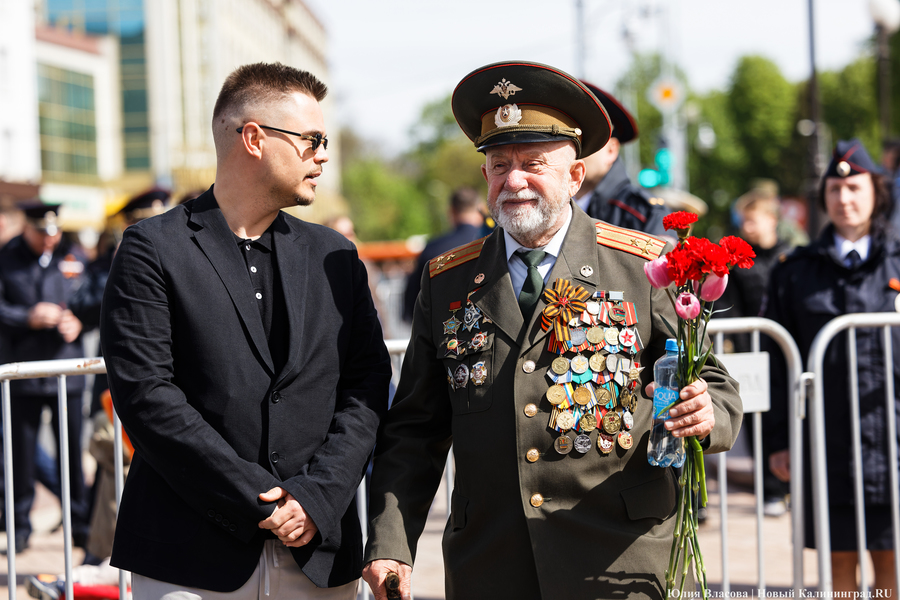 Под Знаменем Победы: в центре Калининграда прошел военный парад (фото)