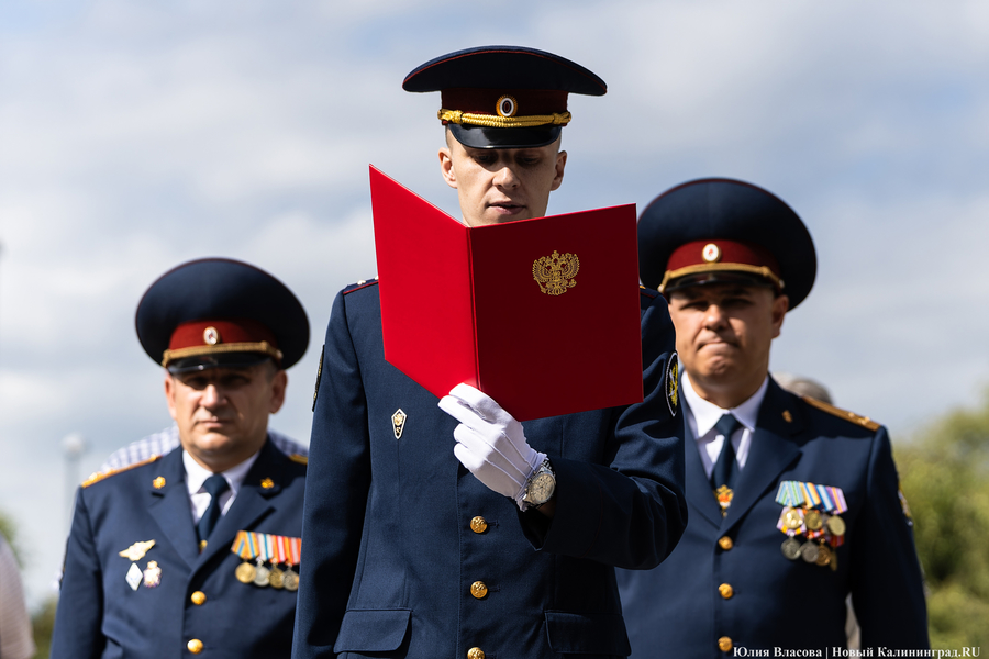 «Задача по охране мирных граждан»: как офицеры УФСИН принимали присягу (фото)