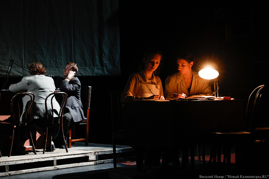 «Виноват только Гитлер»: в драмтеатре поставили спектакль о Нюрнбергском процессе (фото)