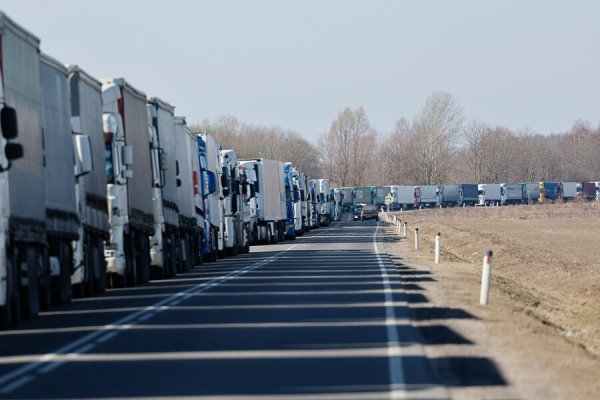 В очереди на выезд из региона в Литву скопилось свыше 100 грузовиков