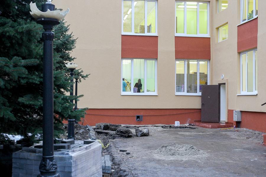 «До завтра не достроим!»: губернатор и мэр собрались открывать неготовые детсады
