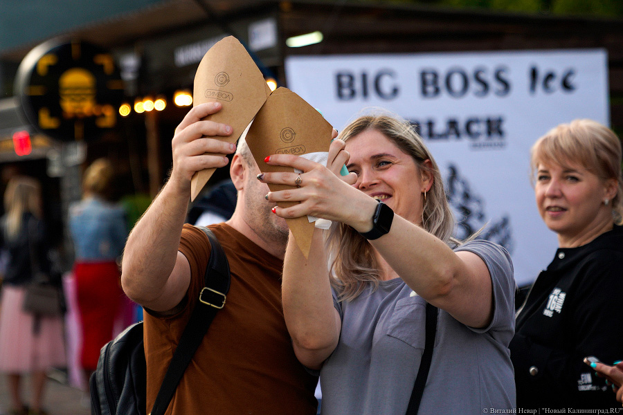 Взять в руку и есть: у Дома Советов прошел городской пикник Kaliningrad Street Food