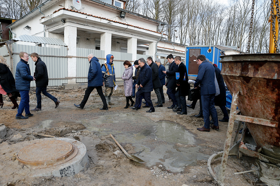 «С пионерским приветом»: как Виталий Мутко на мяче расписался (фото)
